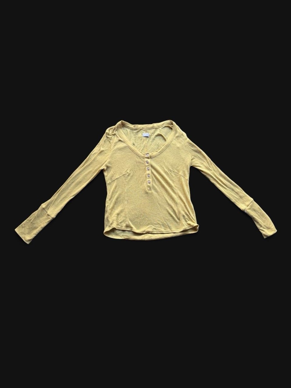 ✨ Yellow long sleeve shirt in a S✨